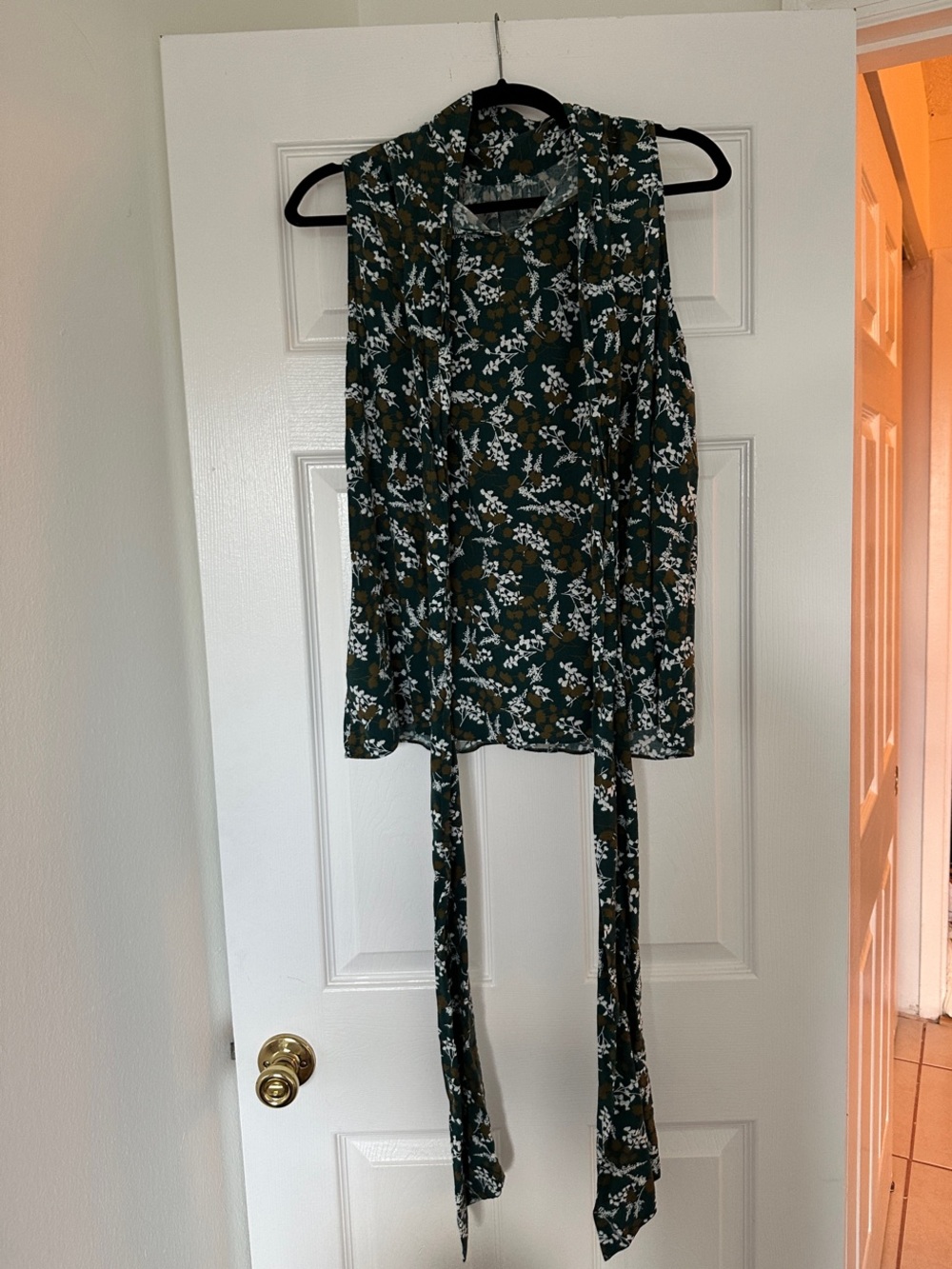 Brooks Brothers Dark Green Floral Sleeveless Tie-Neck Blouse - Picture 2 of 3
